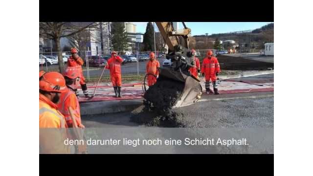 Strasse aus Waschbeton im Zementwerk Eclépens