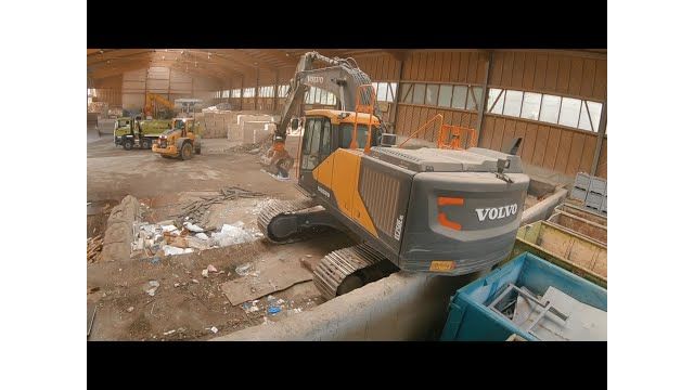 Recycling-Center I Epische Drohnenaufnahme I ONE-SHOT